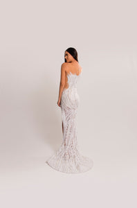 White Dress Embroider with Feathers on One Sleeve